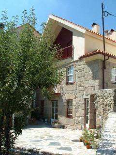 casa do meio da vila suites - Loriga - 0