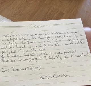 Cliff End Self catering bungalow with sea views in beautiful rural West Wight Free WiFi and ferry offers available Short walk to beach - 6