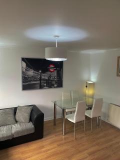 3 beds in a 2 bedroom G- level apartment near city centre Glasgow - 4