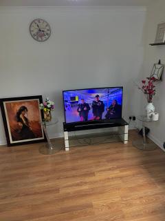 3 beds in a 2 bedroom G- level apartment near city centre Glasgow - 5