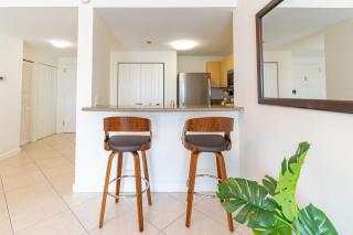 Large Apt, Parking, Split King Bed, Washer & Dryer - Miami - 4