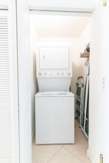 Large Apt, Parking, Split King Bed, Washer & Dryer - Miami - 2