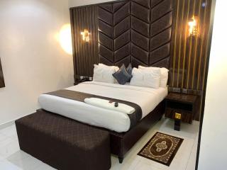 Victorian Bloom Hotel & Resort - 3