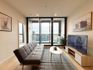 Minimalist One Bedroom Living in CBD - 6