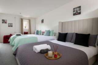 Iron House - Sleeps 11 - For Contractors & Families - Private Parking - Near Canary Wharf, ExCel, O2 & City AirPort - London - 4