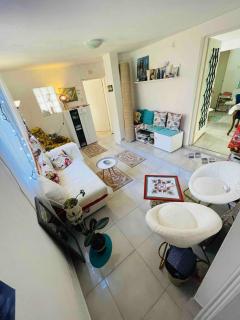 Laniakea small apartment in shared house - 8