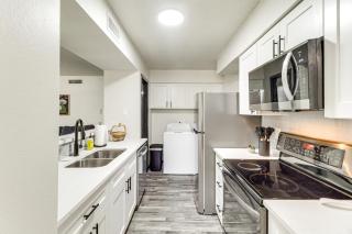 5 Mi to ATandT Stadium Townhome with Community Pools! - 6