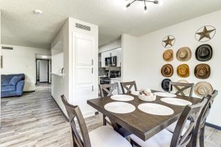 5 Mi to ATandT Stadium Townhome with Community Pools! - Arlington - 3