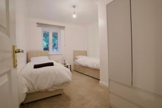 Bright, stylish & cosy 2-Bed Flat in Canning town - London - 3