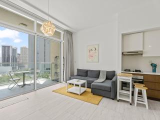 Cozy Urban Retreat Hameni Tower Studio - 9