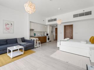 Cozy Urban Retreat Hameni Tower Studio - 6