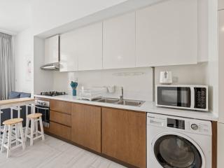 Cozy Urban Retreat Hameni Tower Studio - 2