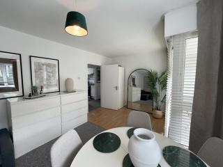 Stylish & Spacious 3BR Flat Near Stockwell - 0