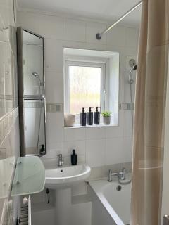 Stylish & Spacious 3BR Flat Near Stockwell - 6