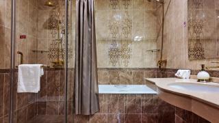Mansion Hotel - - 8