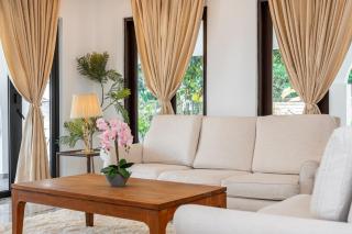 Luxury Bungalow TTDI, 16-22pax, Swimming Pool, One Utama - 2