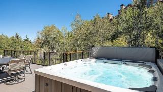 Luxury Slope-Side Stay with Hot Tub - 7