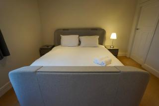 Stunning 7-Bed Home in Lichfield - Lichfield - 7