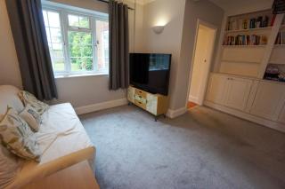 Stunning 7-Bed Home in Lichfield - Lichfield - 3