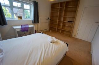 Stunning 7-Bed Home in Lichfield - Lichfield - 1