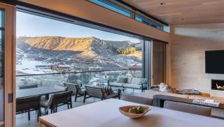 Elegant Mountain Penthouse with Slope Access & Hea - 0