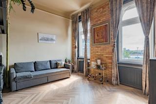 Rustic Gallery Apartment with Panoramic View and AC - 8
