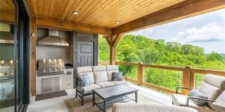 Elegant Mountain Retreat with Stunning Views - 0