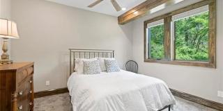 Elegant Mountain Retreat with Stunning Views - 4