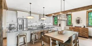 Elegant Mountain Retreat with Stunning Views - 2
