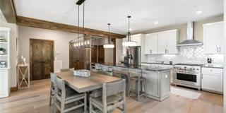 Elegant Mountain Retreat with Stunning Views - Blowing Rock - 1