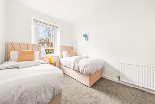 Cosy and Bright 3-Bedroom Flat - 1