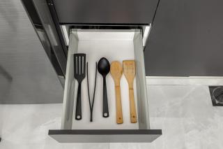 stylish 1BR Pearlz Pool & Gym Near Metro - 6