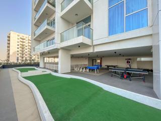 stylish 1BR Pearlz Pool & Gym Near Metro - 2