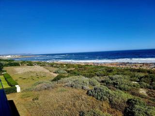 Spacious 4 Bedroom on the Beach - Hermanus - 5
