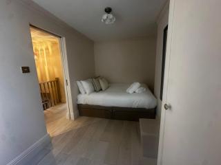 Cosy Seaside Cottage - 4