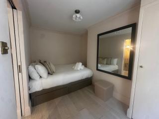 Cosy Seaside Cottage - 2