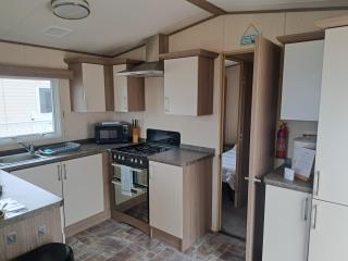 A short walk to Par Beach & coastal paths, On-site facilities. Pets welcome - Par - 2