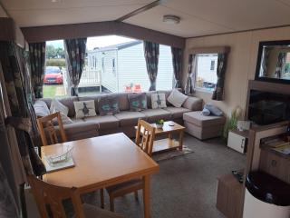 A short walk to Par Beach & coastal paths, On-site facilities. Pets welcome - 3