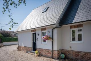 Hedgehog Cottage - 4