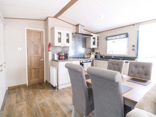 17 Castle Walk - 2