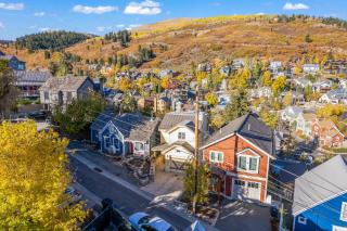 Cozy Hillside Cottage Overlooking Main Street - Park City - 2