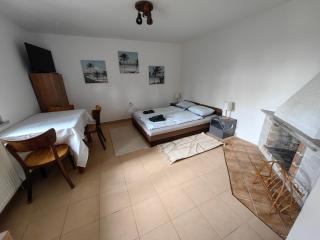 SunsetHouse Garden Apartment - Banka - 8