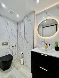 Edin Central 4 bedroom Apartment Fully Renovated - 9