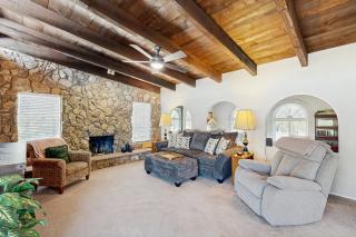 Infamous Cowboy Ranch House - Tucson - 7