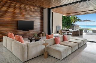 The finest luxury 6 bedroom villa on Grace Bay - - 9
