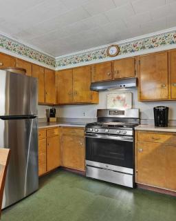 Azrue well house - 4