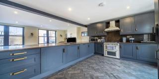 Elegant 2 Bedroom Apartment - Bromley - 8