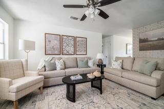 Luxe Poolside Retreat w/Sauna-Minutes from Downtown! - Fredericksburg - 3