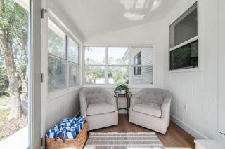 Luxe Poolside Retreat w/Sauna-Minutes from Downtown! - Fredericksburg - 1