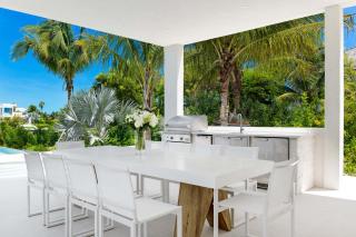 Modern villa with canal views and private dock - 4